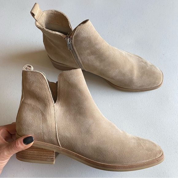 Chelsea & Violet Size 10 Tan Suede Leather Almond Toe Side Zip Ankle Boot - Picture 1 of 7